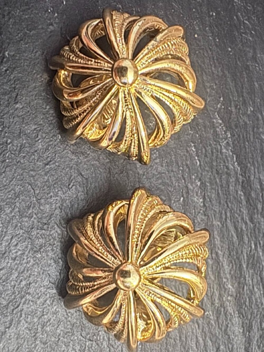 Vintage Monet Patented Gold Tone Starburst Sunburst Pinwheel Clip On Earrings